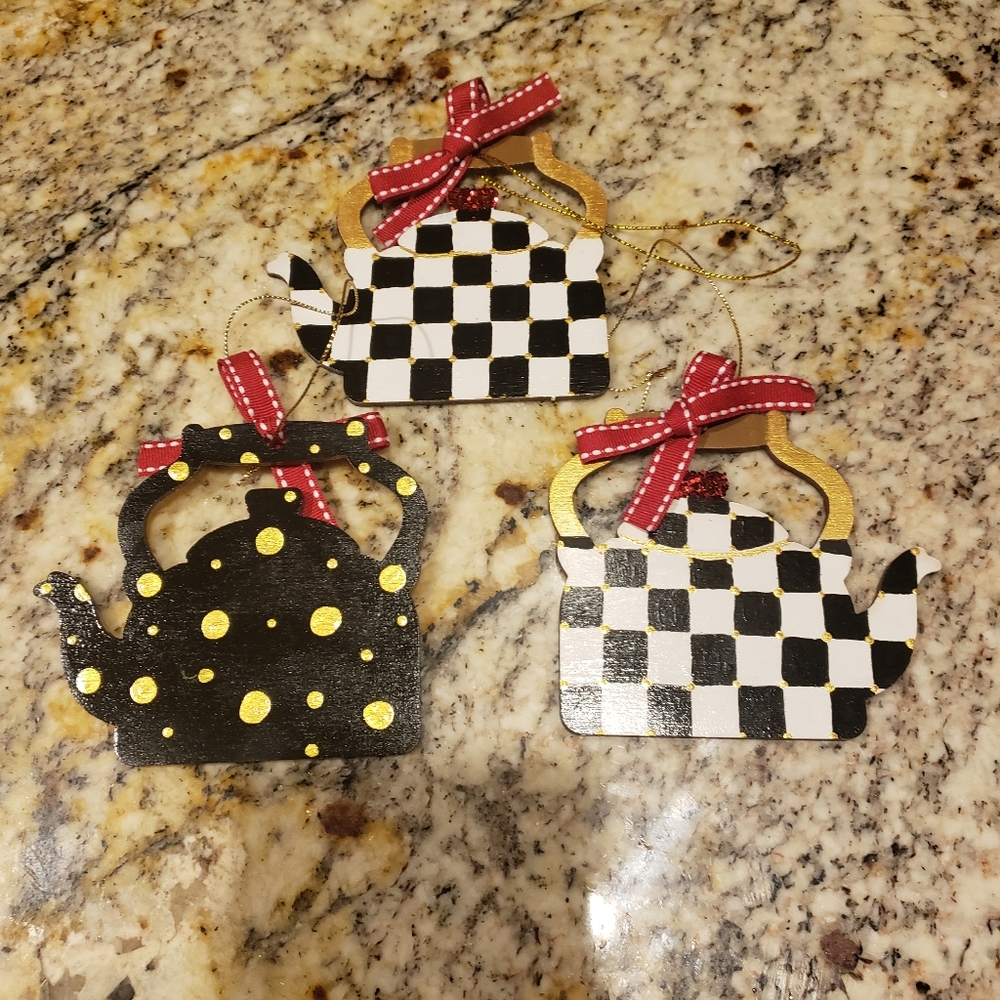 Checkered tea pot ornaments